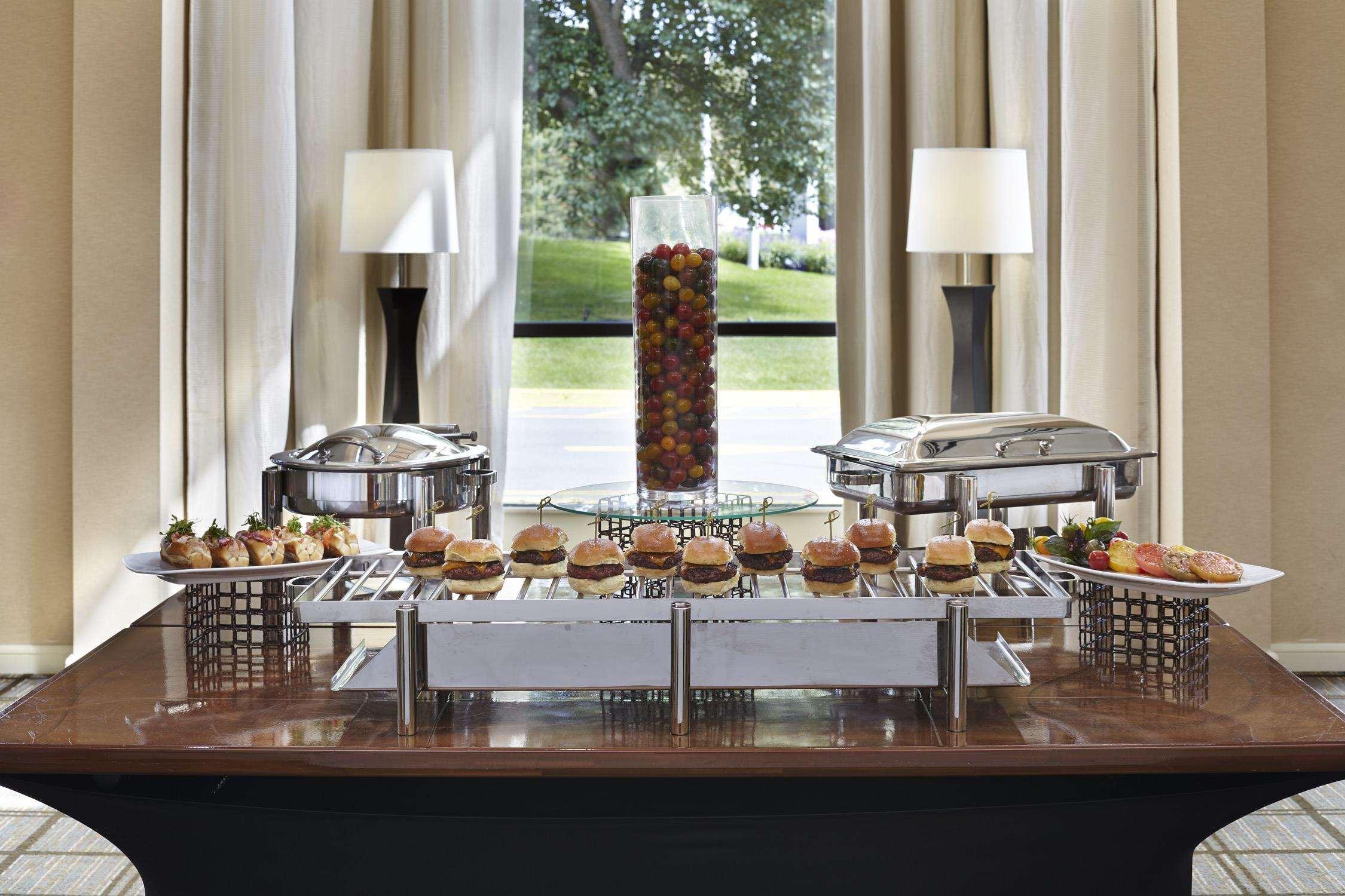 The Saratoga Hilton Hotel Saratoga Springs Exterior foto
